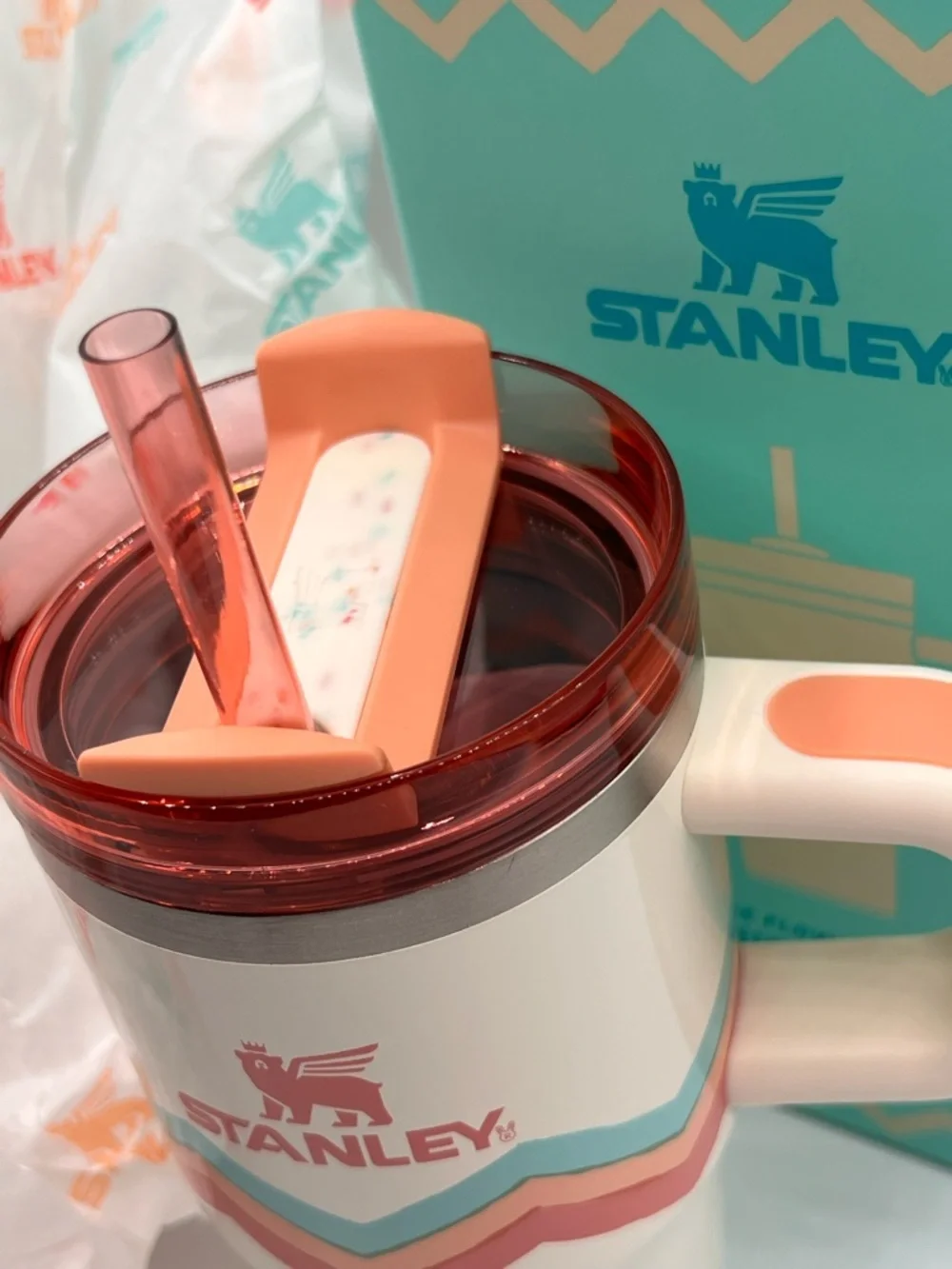 Stanley Quencher H2.0 FlowState Tumbler Cream Egg- Cellence 20oz Easter 2025BNWT - Picture 4 of 8